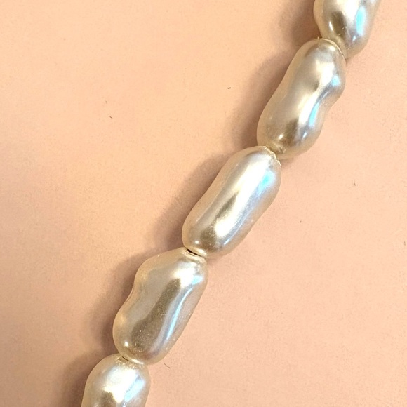 Anthropologie Pearl Shell Necklace. Brand new! - Picture 7 of 16